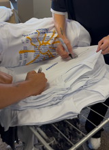 Lade das Bild in den Galerie-Viewer, unterschriebenes PROVINZ PAZIFIK OPEN AIRS-Shirt (NUR FÜR 24H)
