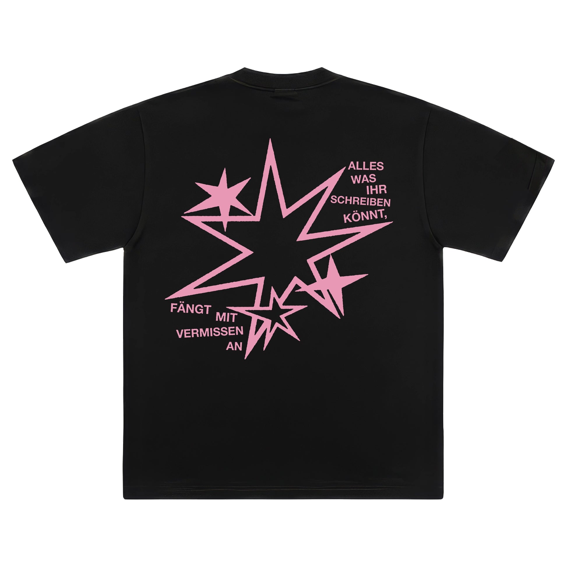 Rückseite eines schwarzen T-Shirts mit einer großen, zackigen rosa Sternengrafik, umrahmt von dem Text „ALLES WAS IHR SCHREIBEN KÖNNT, FÄNGT MIT VERMISSEN AN“.