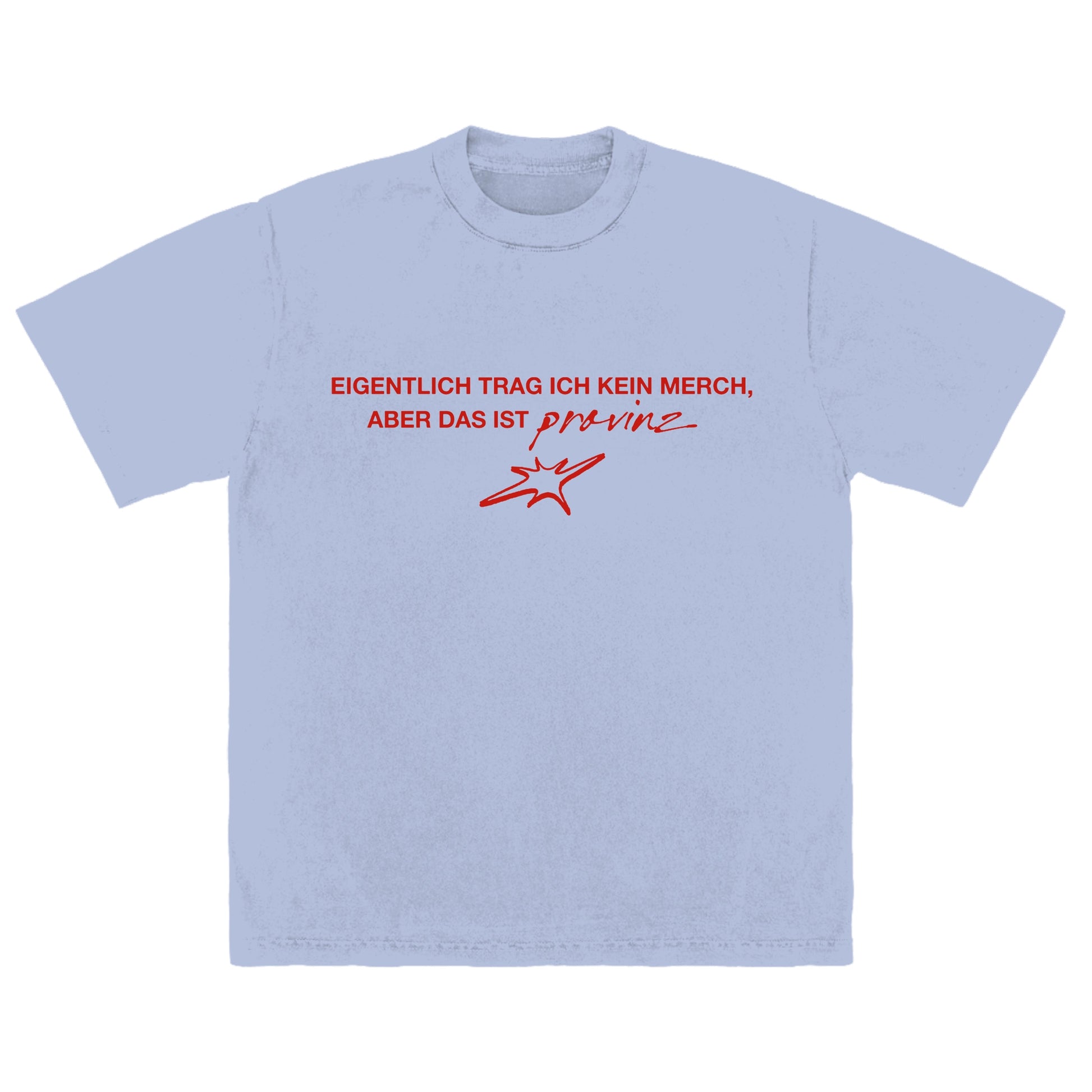 Vorderseite eines hellblauen T-Shirts mit rotem Brustaufdruck: „EIGENTLICH TRAG ICH KEIN MERCH, ABER DAS IST provinZ“ in Kombination aus Druck- und Schreibschrift sowie einem kleinen Stern-Symbol darunter.